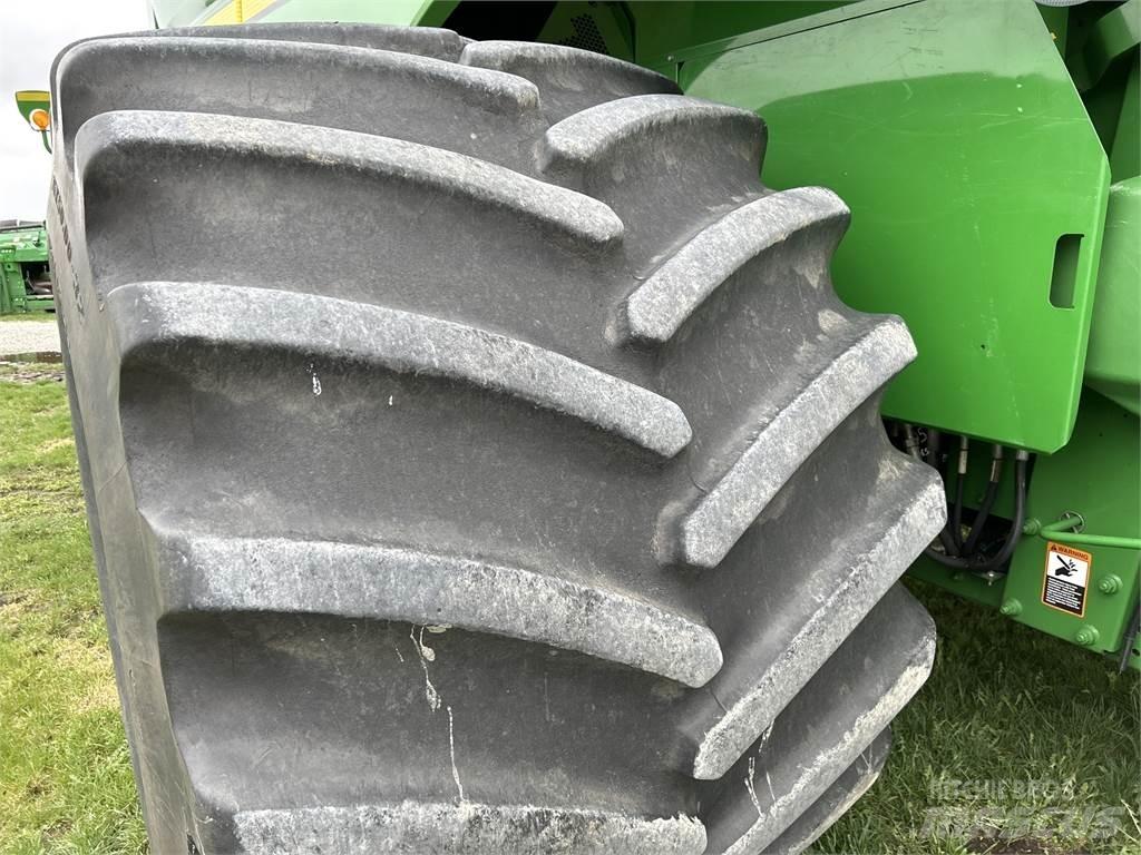 John Deere S680 コンバイン