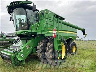 John Deere S680 コンバイン