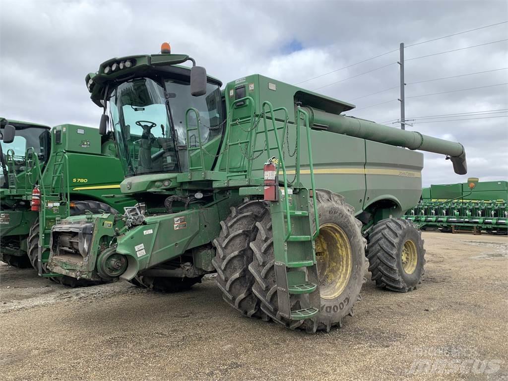 John Deere S680 コンバイン