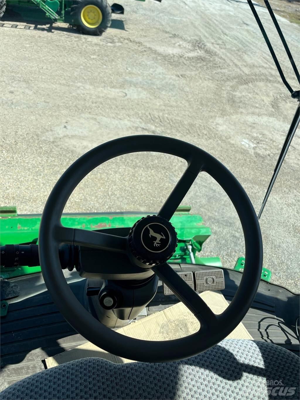 John Deere S680 コンバイン