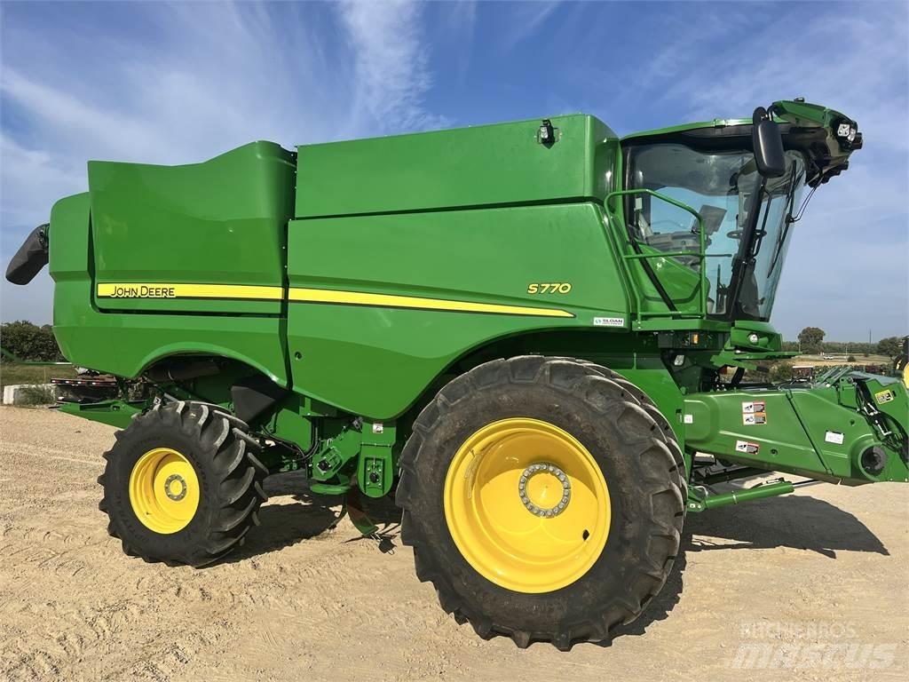 John Deere S770 コンバイン