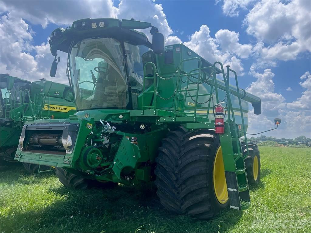 John Deere S790 コンバイン