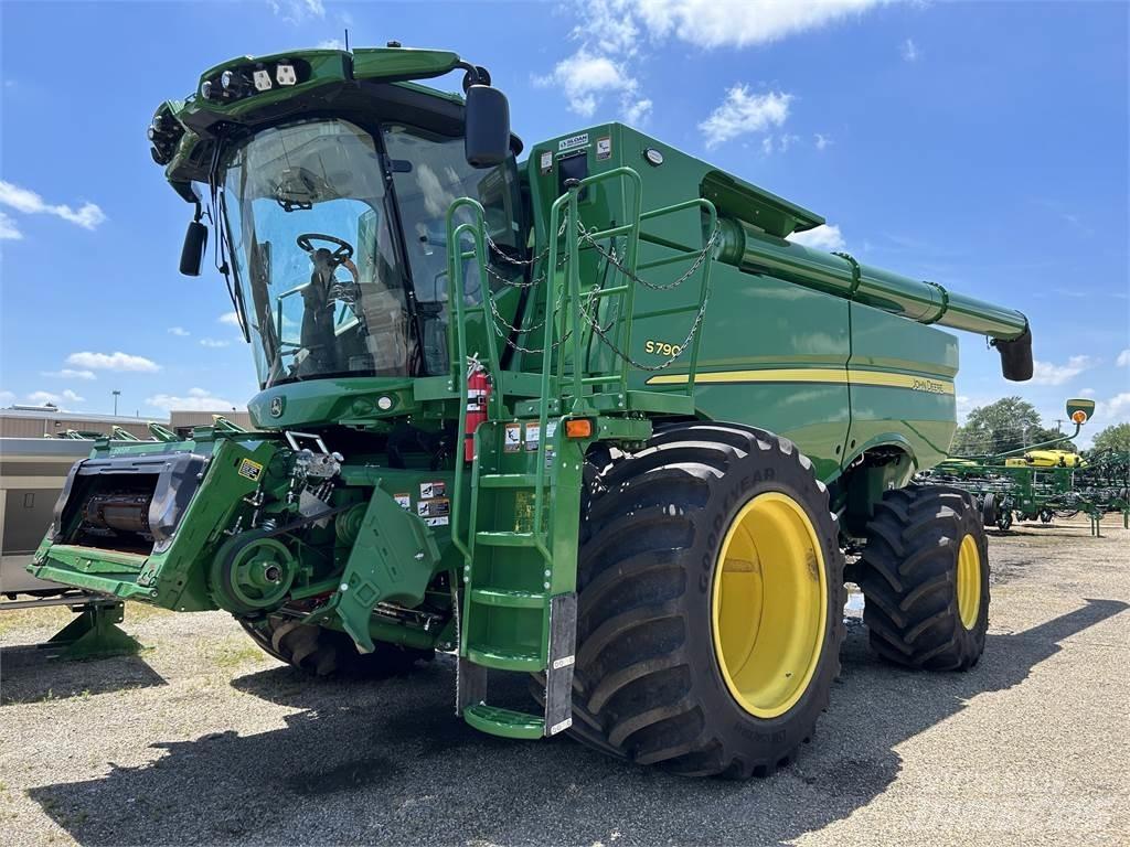 John Deere S790 コンバイン