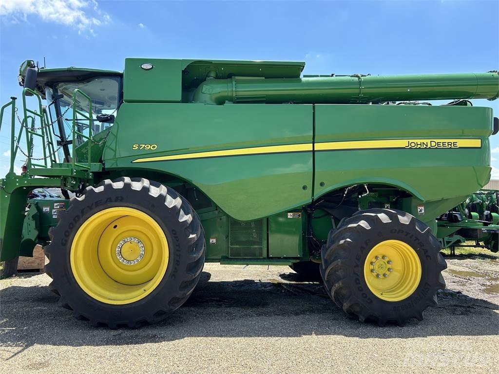 John Deere S790 コンバイン
