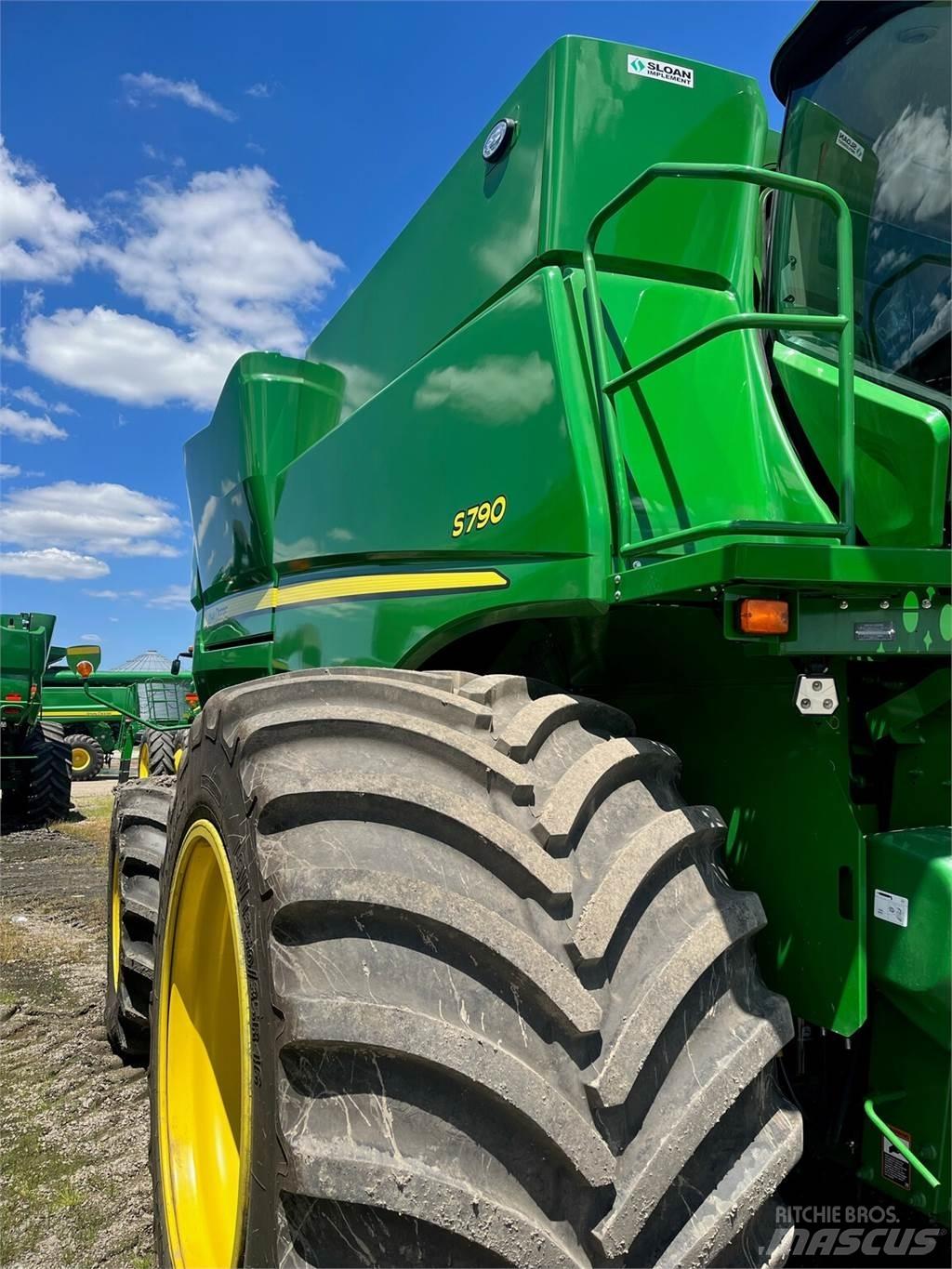 John Deere S790 コンバイン