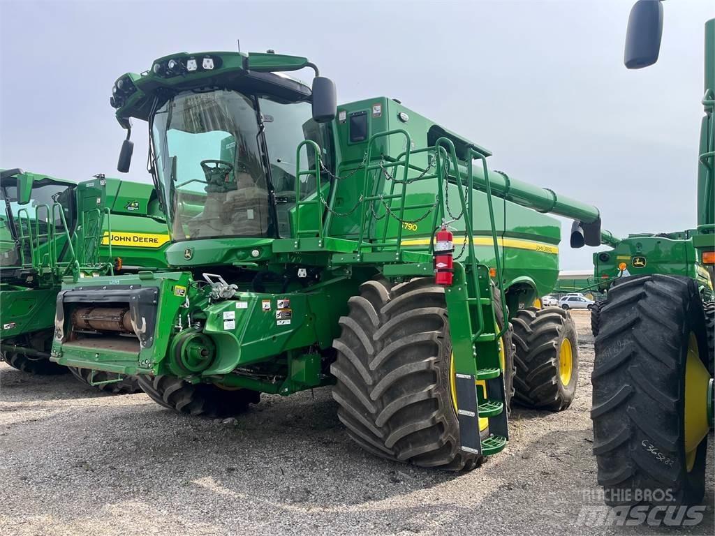 John Deere S790 コンバイン