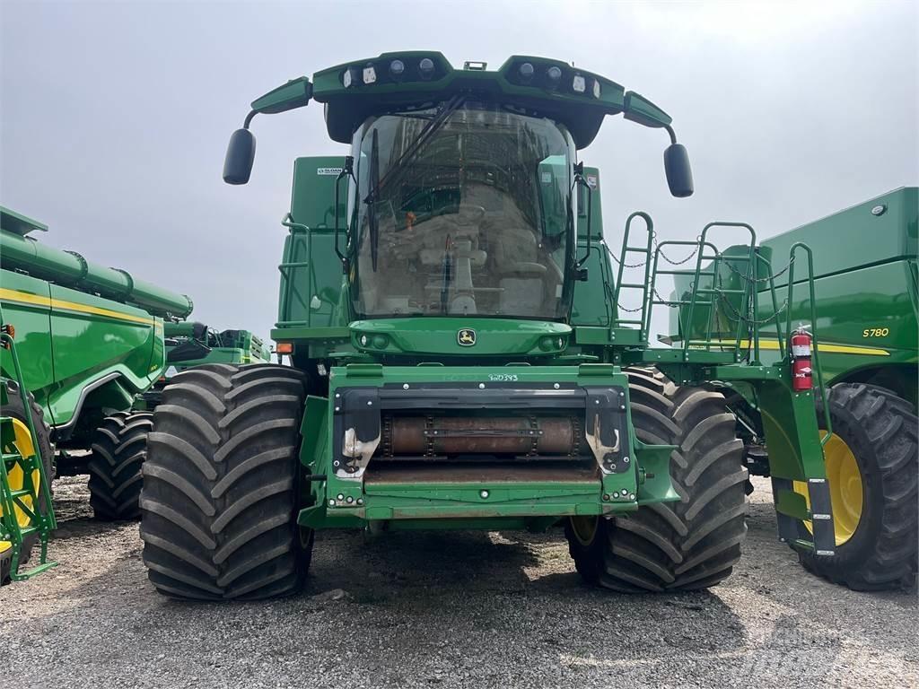 John Deere S790 コンバイン