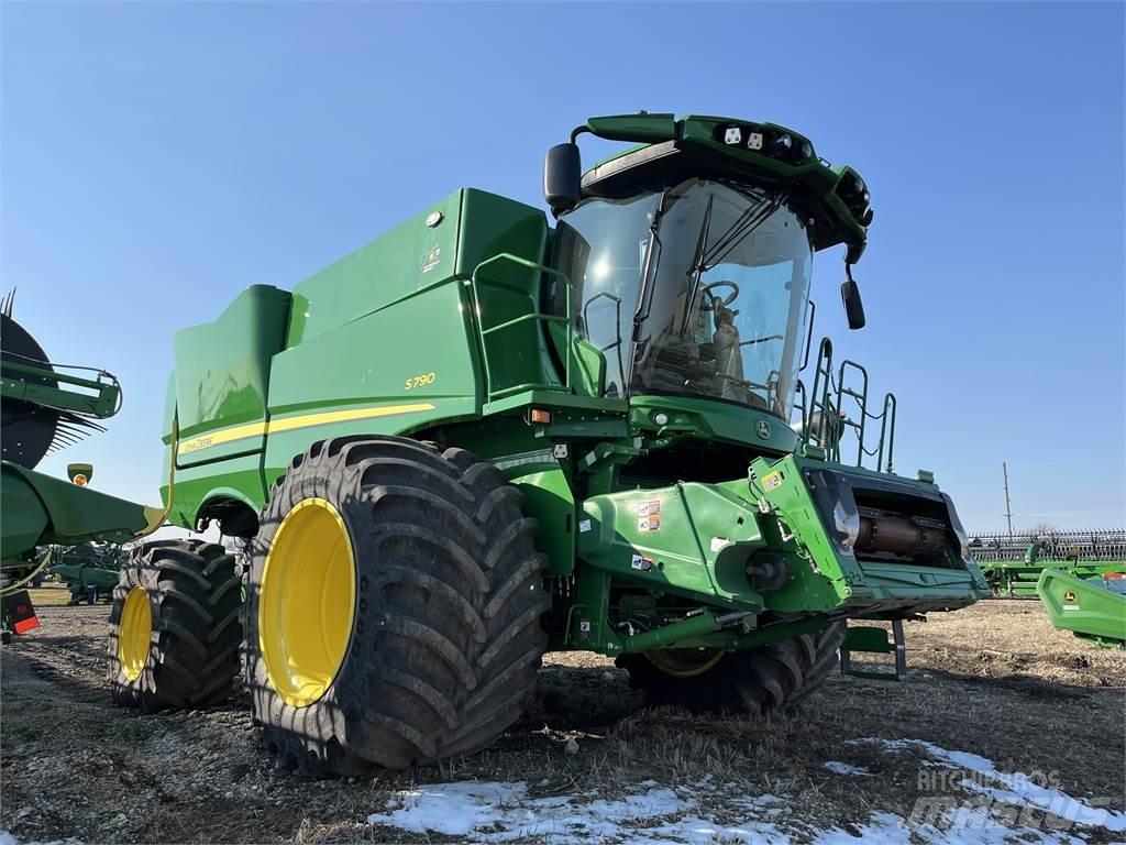 John Deere S790 コンバイン