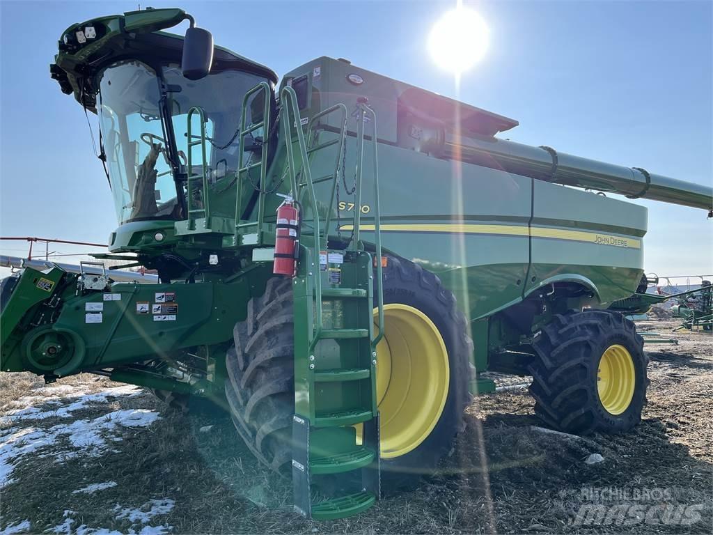 John Deere S790 コンバイン