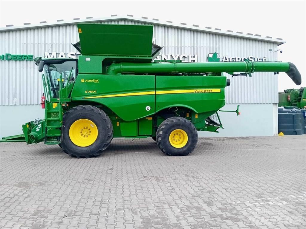 John Deere S790 コンバイン