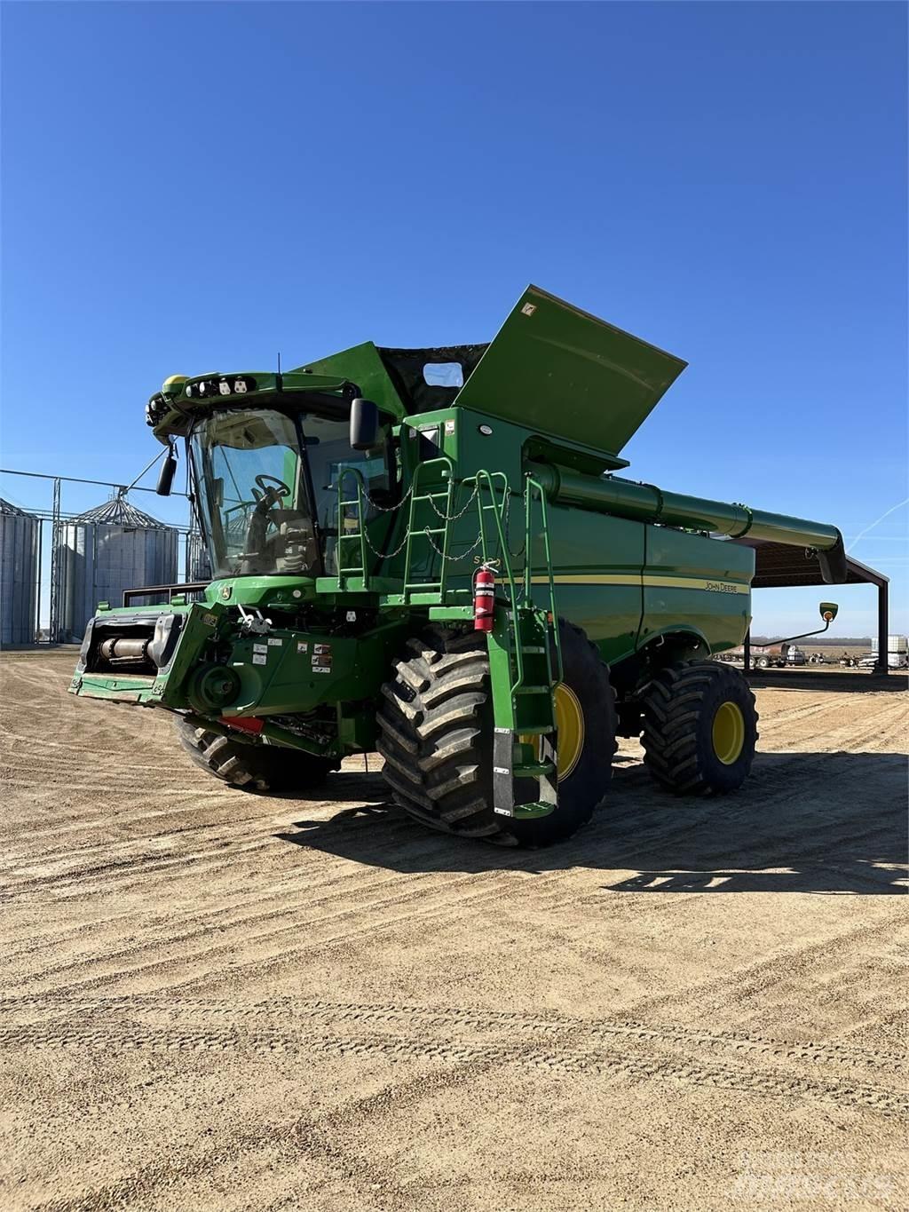 John Deere S790 コンバイン