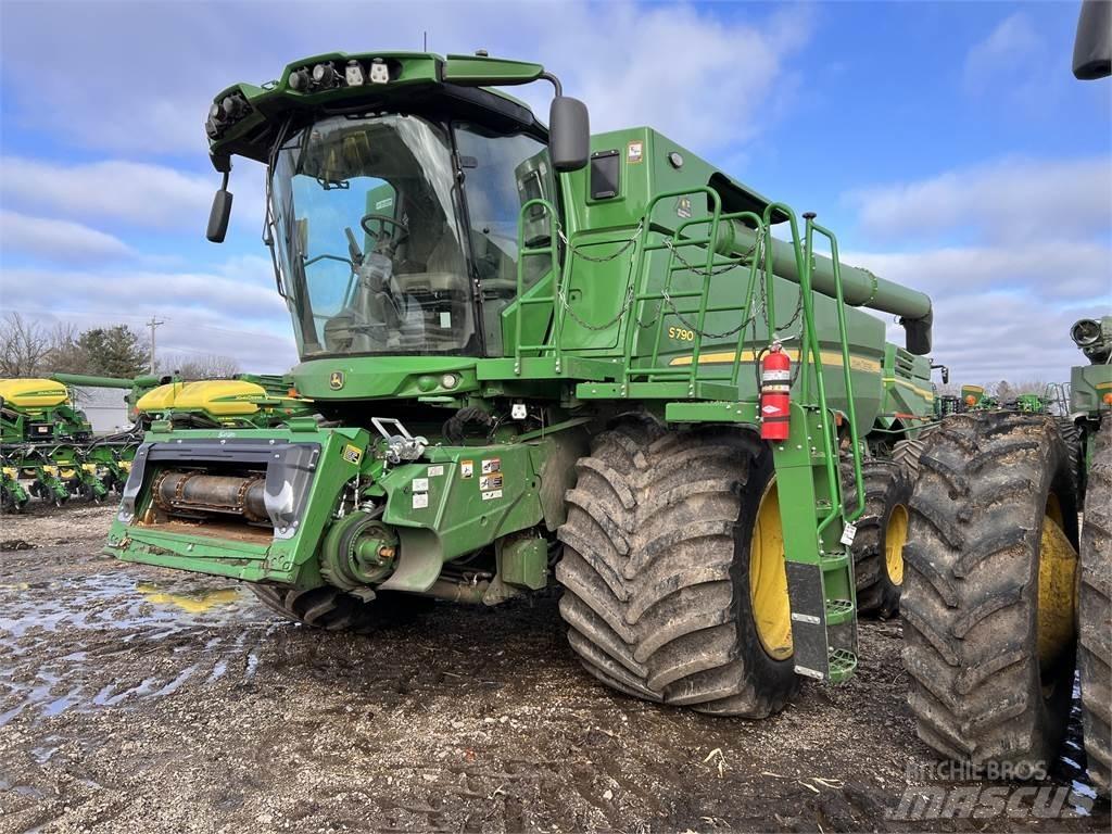 John Deere S790 コンバイン