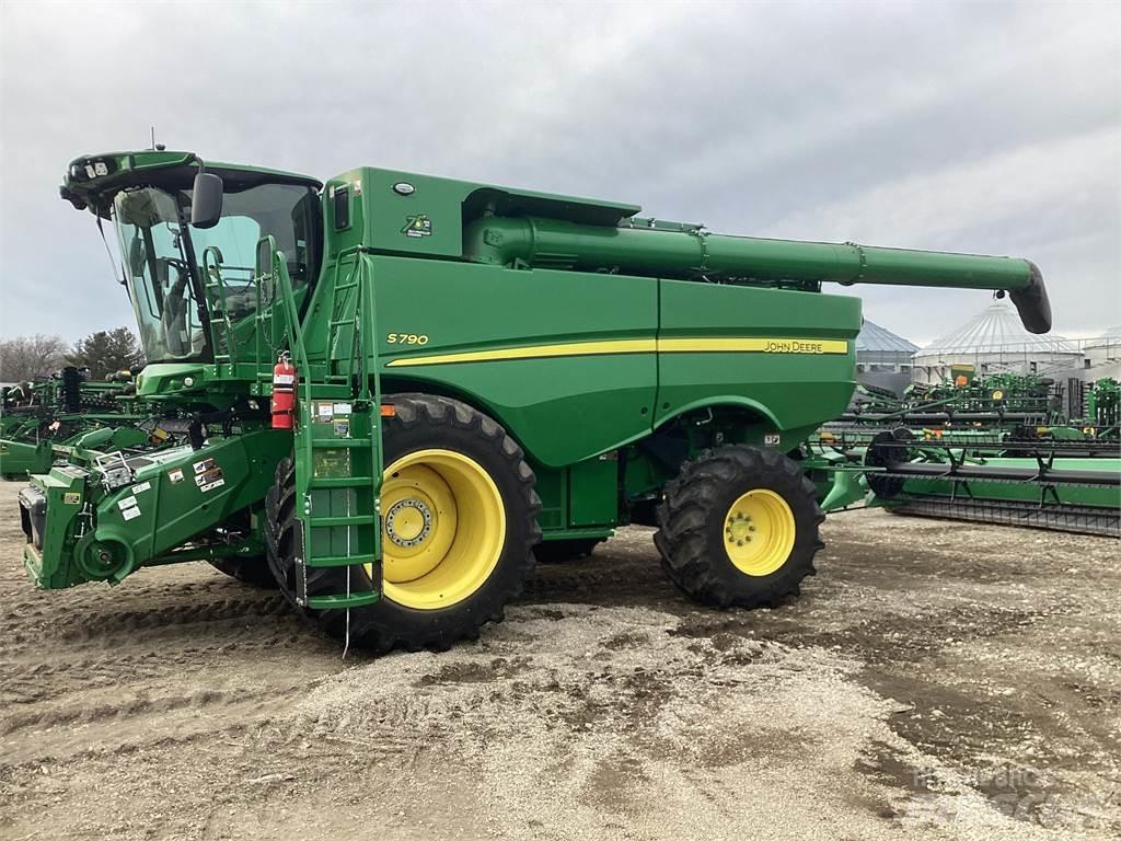 John Deere S790 コンバイン