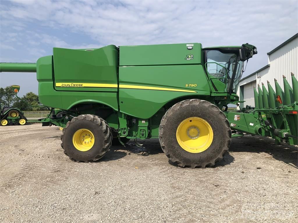 John Deere S790 コンバイン