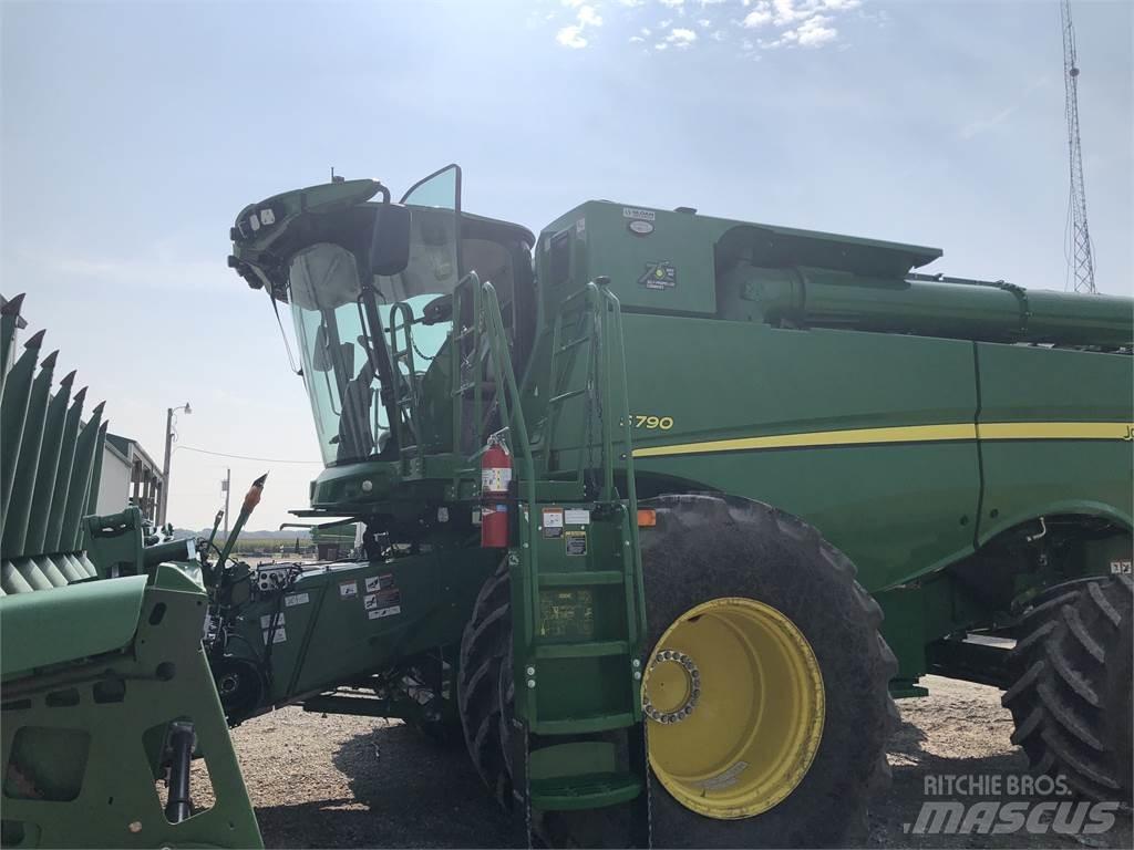 John Deere S790 コンバイン