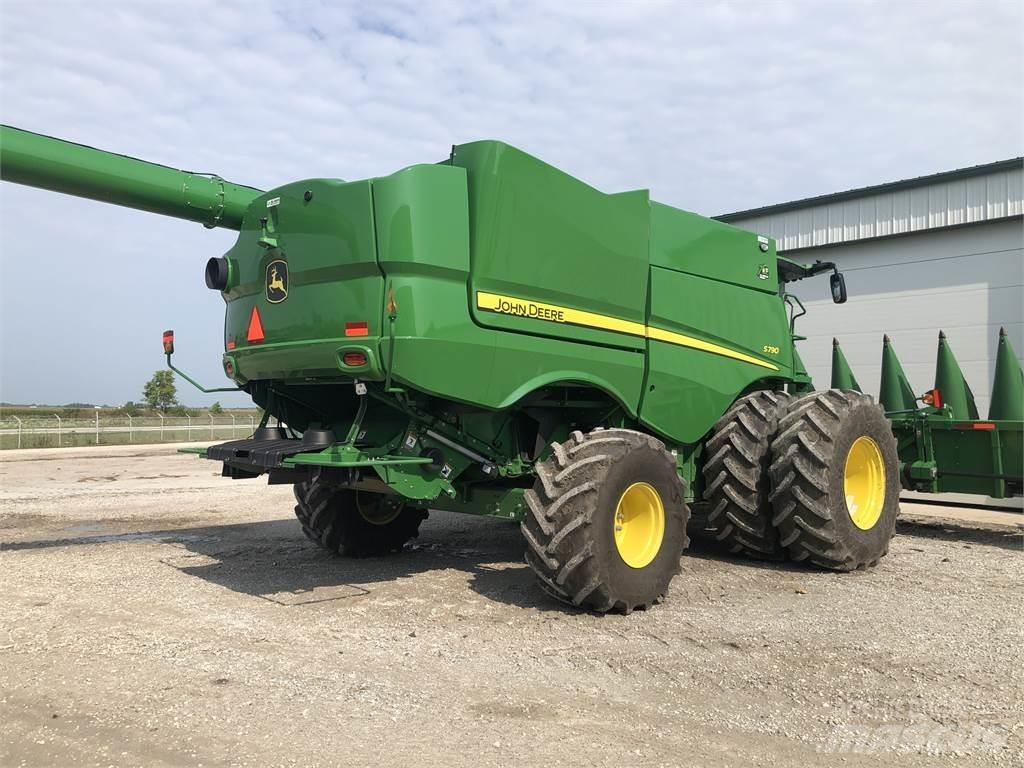 John Deere S790 コンバイン
