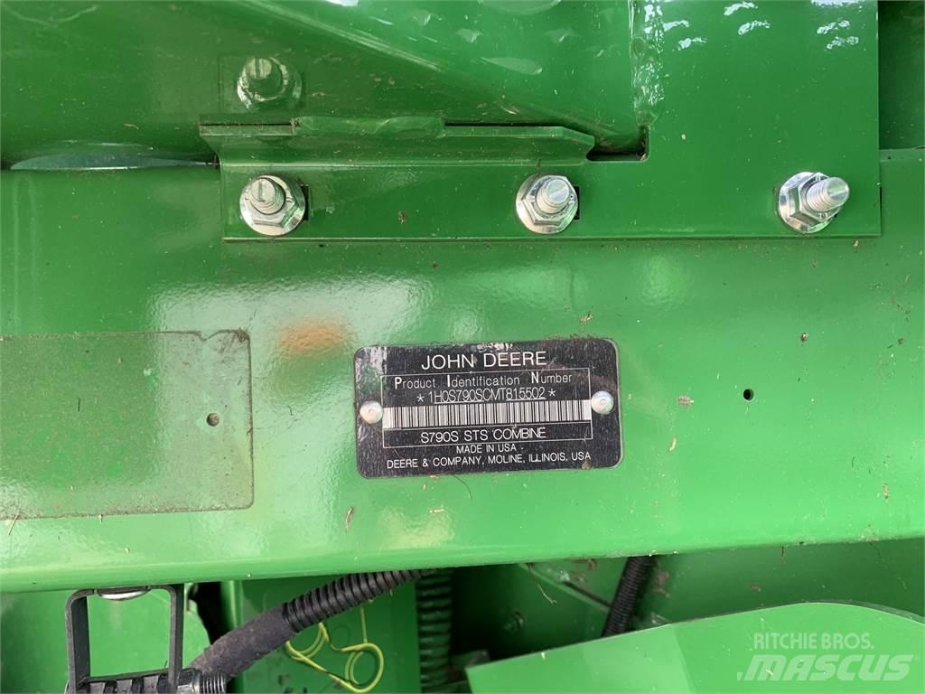 John Deere S790 コンバイン