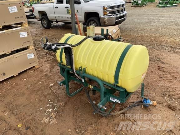 John Deere VN 牽引型スプレイヤー