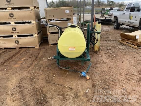 John Deere VN 牽引型スプレイヤー