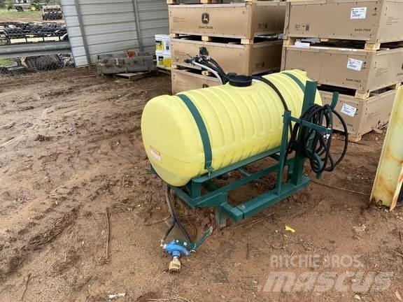 John Deere VN 牽引型スプレイヤー