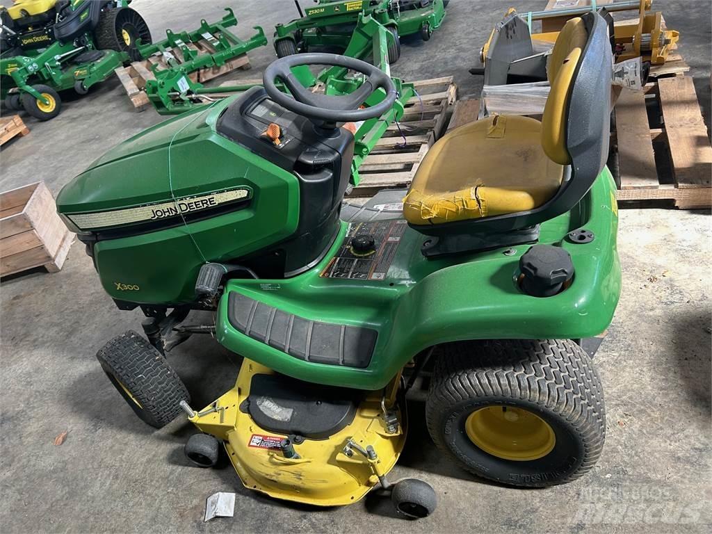 John Deere X300 乗用・自走モア/芝刈り機
