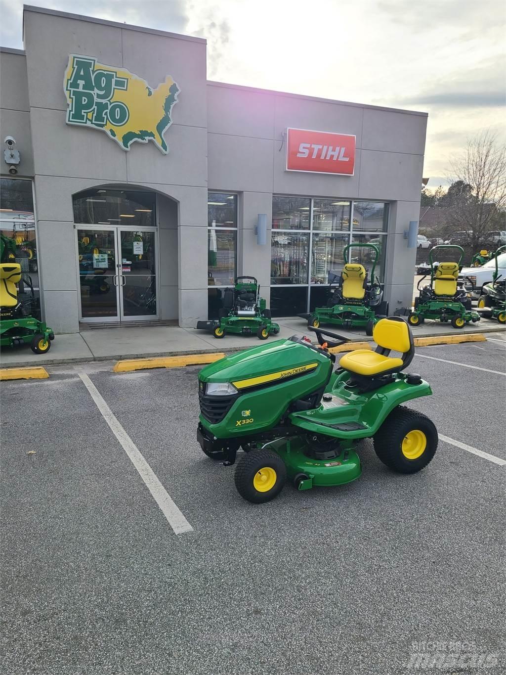 John Deere X330 コンパクトトラクター