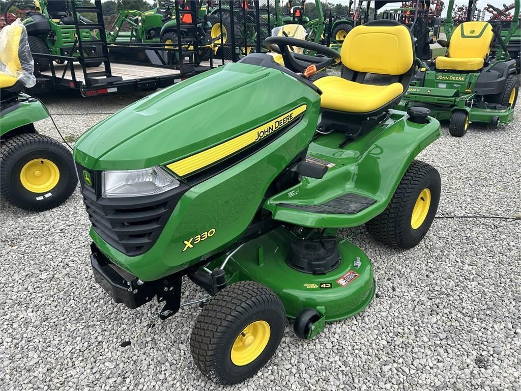 John Deere X330 コンパクトトラクター