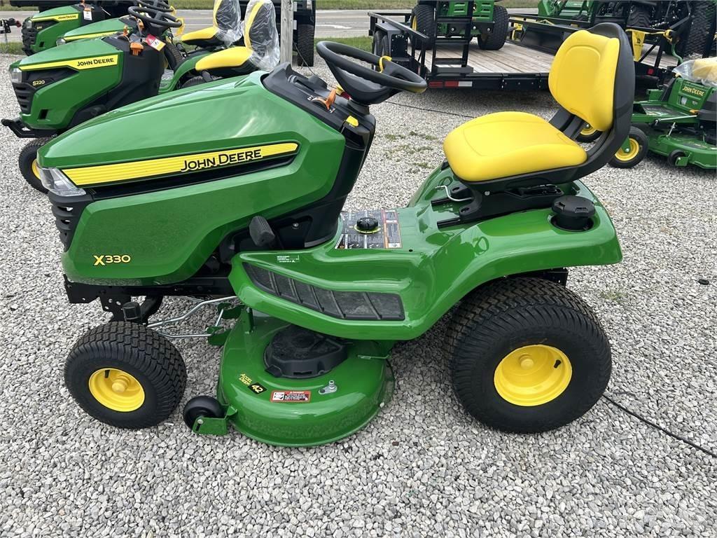 John Deere X330 コンパクトトラクター