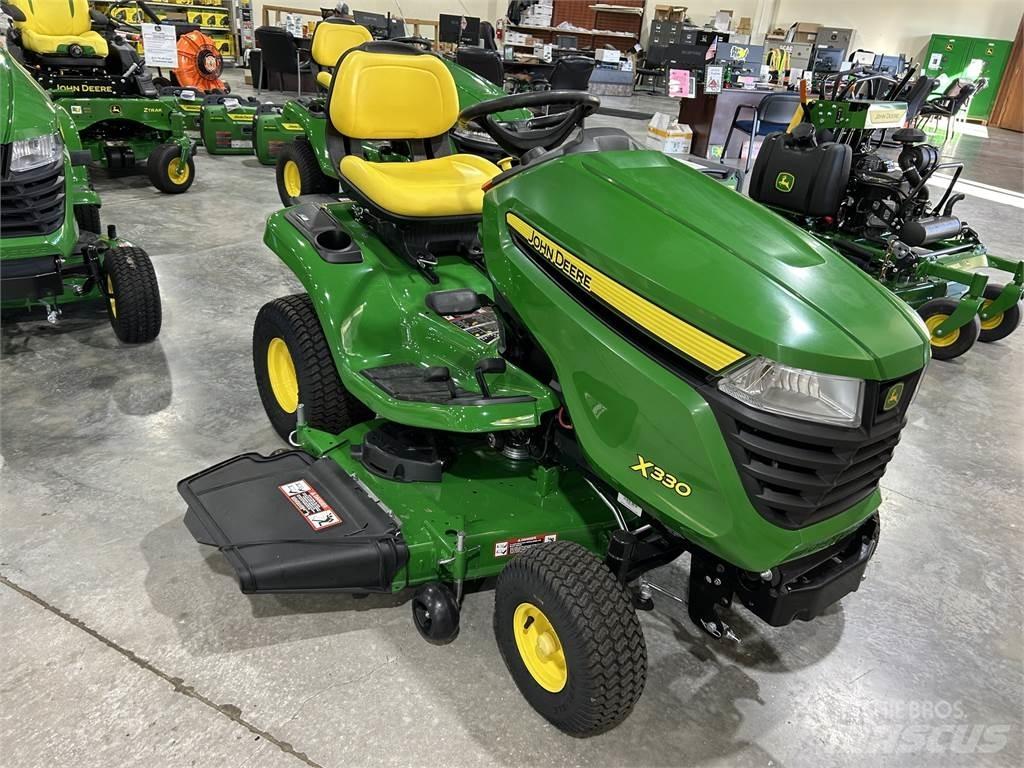 John Deere X330 コンパクトトラクター