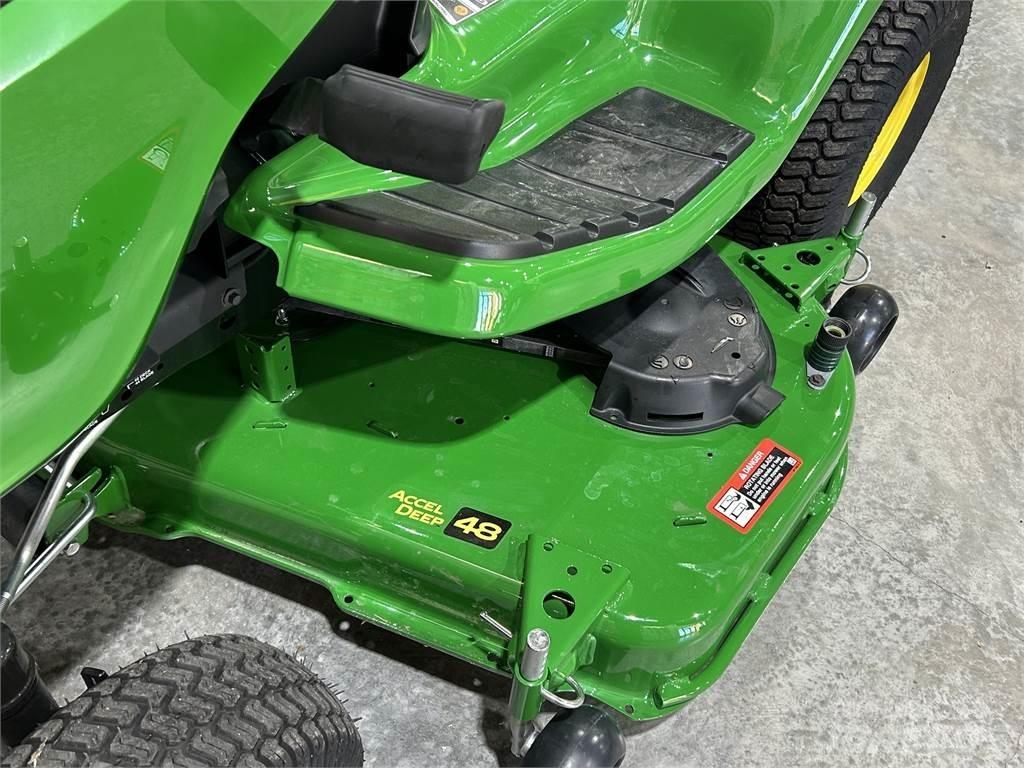 John Deere X330 コンパクトトラクター