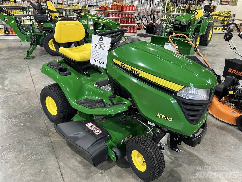 John Deere X330 コンパクトトラクター