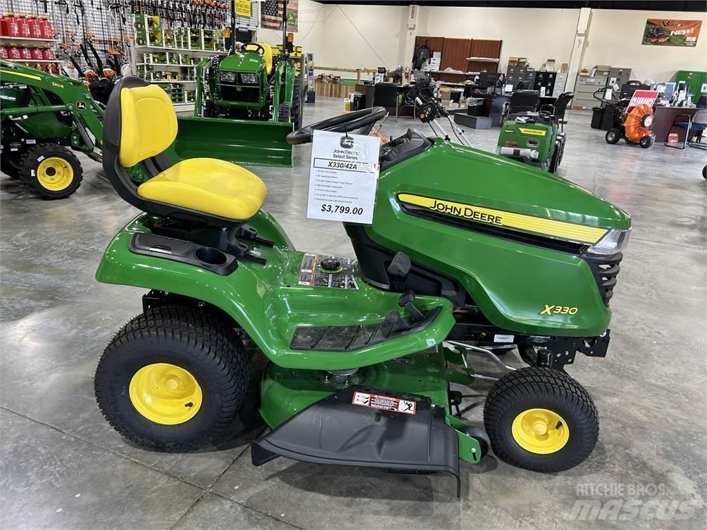 John Deere X330 コンパクトトラクター