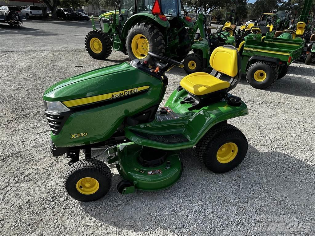 John Deere X330 コンパクトトラクター