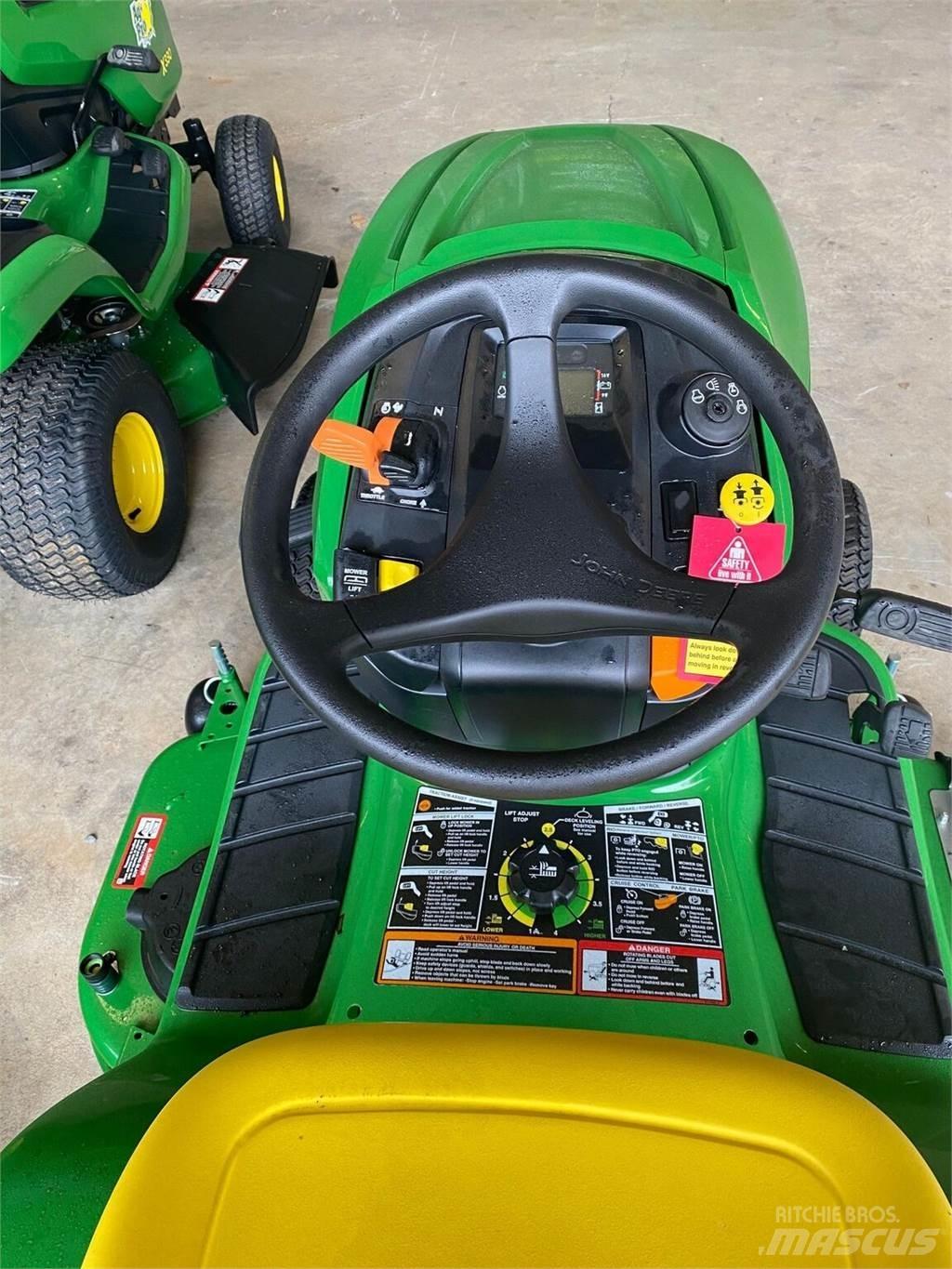 John Deere X330 コンパクトトラクター