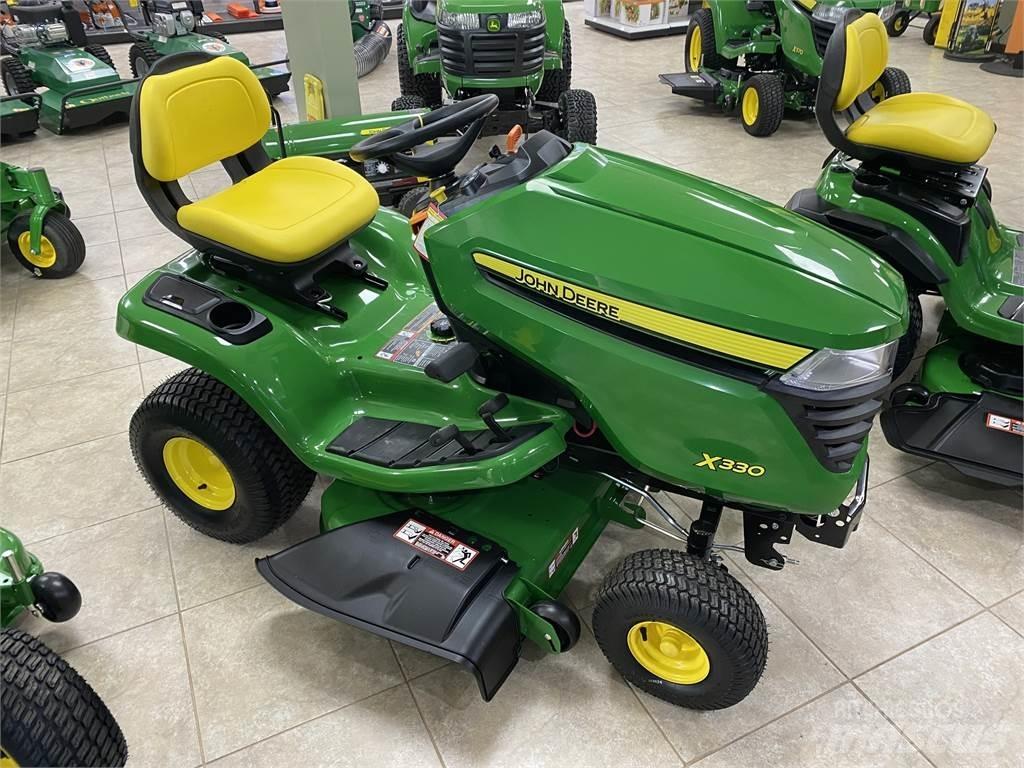 John Deere X330 コンパクトトラクター