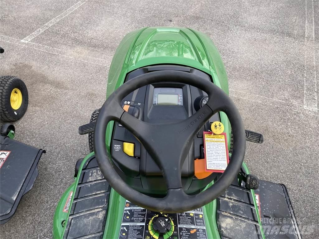 John Deere X330 コンパクトトラクター