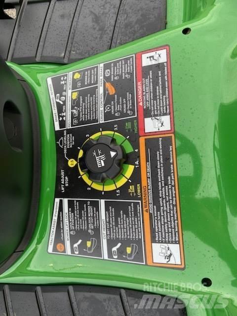 John Deere X350 コンパクトトラクター