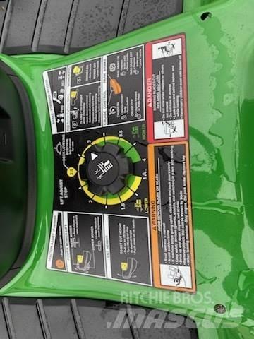 John Deere X370 コンパクトトラクター
