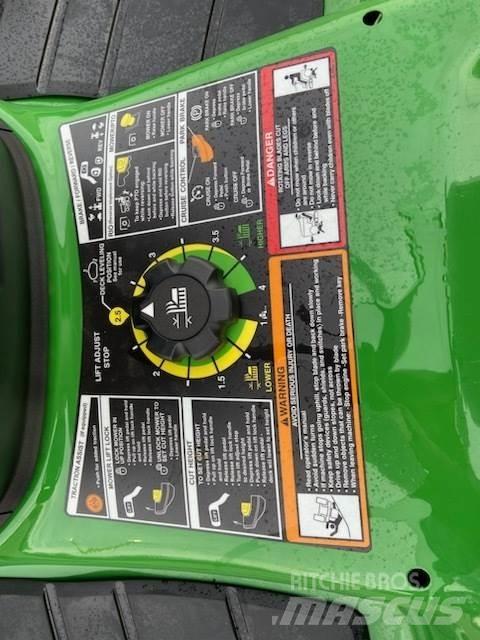 John Deere X380 コンパクトトラクター