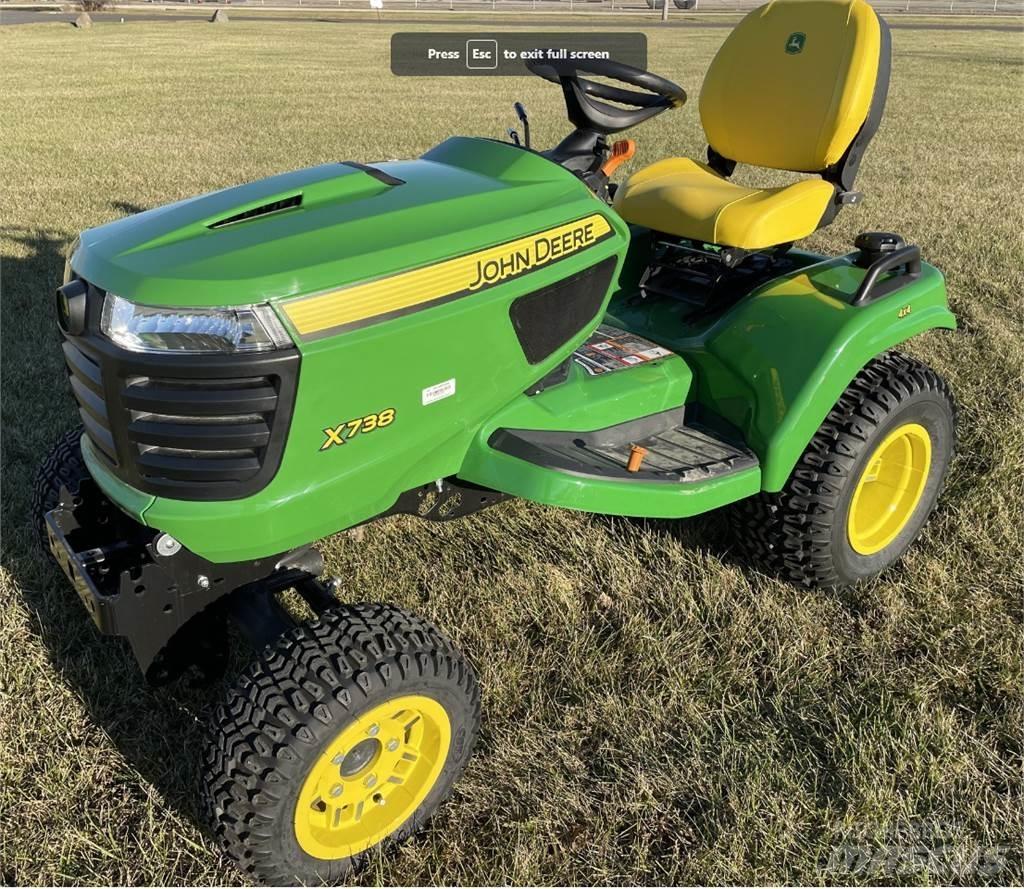 John Deere X738 コンパクトトラクター