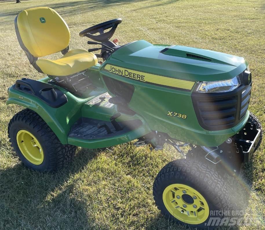 John Deere X738 コンパクトトラクター