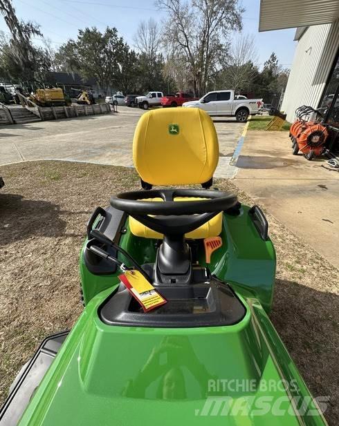 John Deere X739 コンパクトトラクター