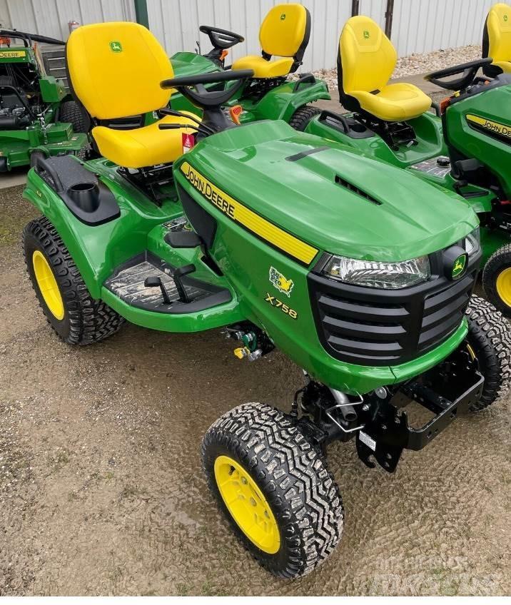 John Deere X758 コンパクトトラクター