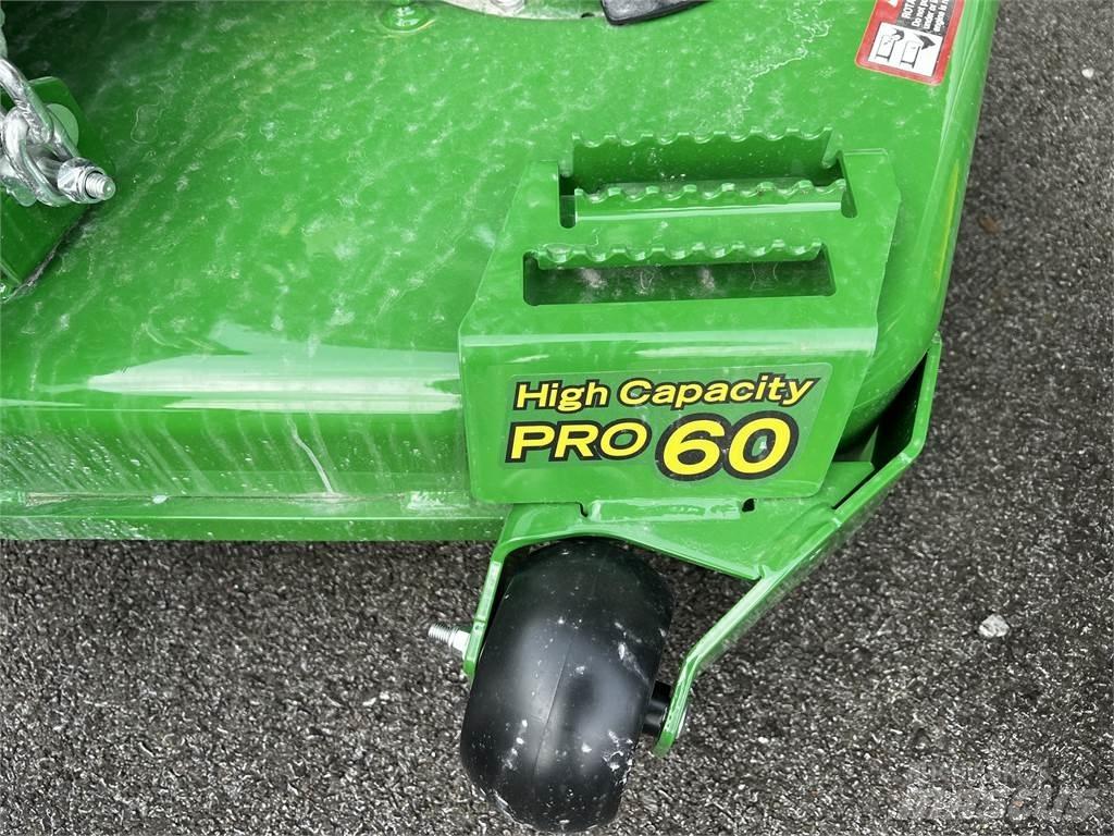 John Deere Z720E ゼロターンモア/芝刈り機