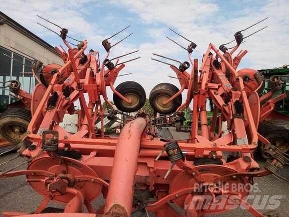 Kuhn GF 7702 テッダー・テッダーレーキ