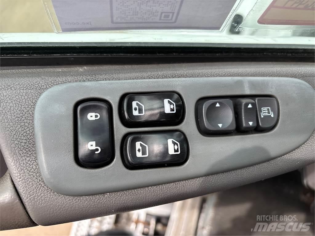 Peterbilt 337 キャブ付きシャーシ