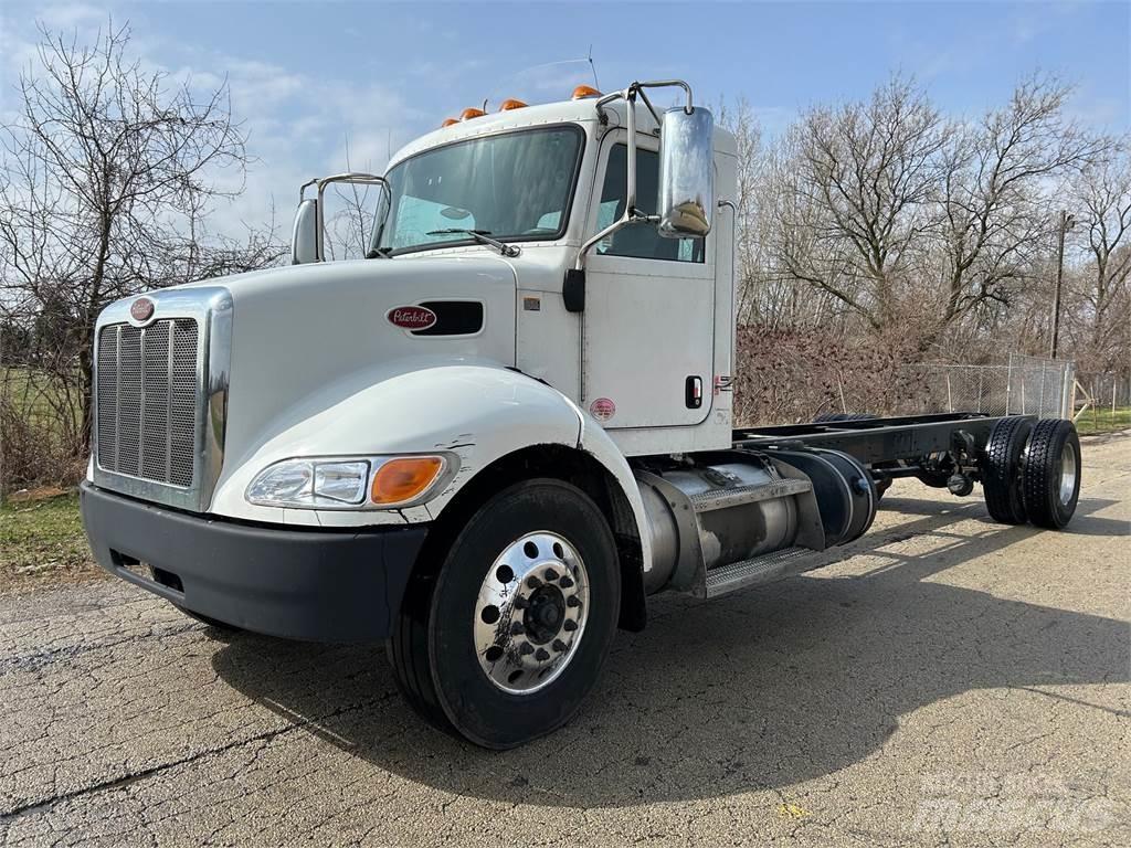 Peterbilt 337 キャブ付きシャーシ
