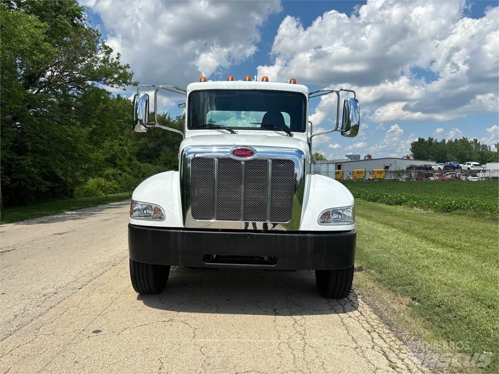 Peterbilt 337 キャブ付きシャーシ