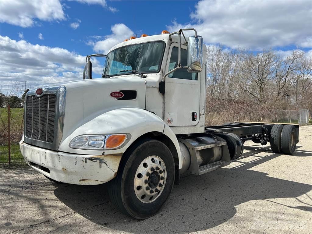 Peterbilt 337 キャブ付きシャーシ