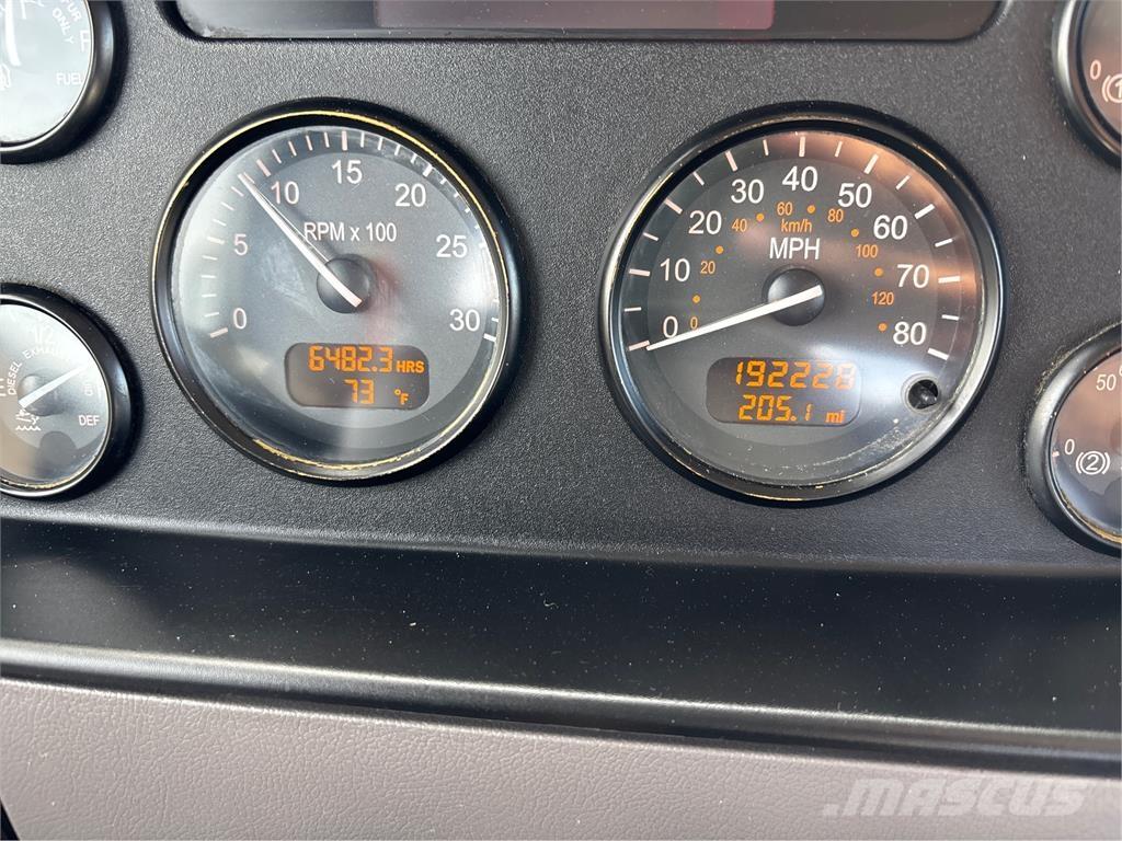 Peterbilt 337 キャブ付きシャーシ